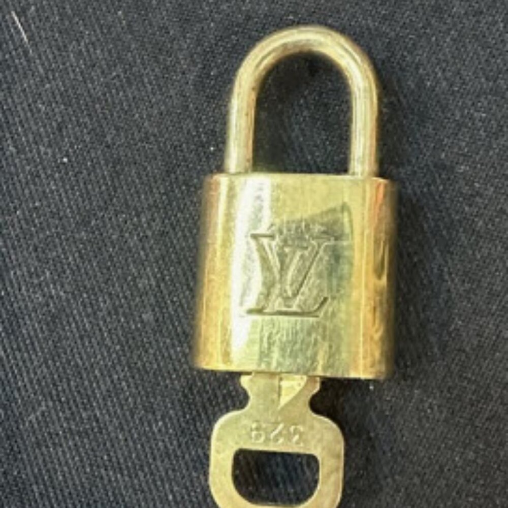 ❤️🦄 Authentic Louis Vuitton Gold Lock & Key Matching Set (#329)